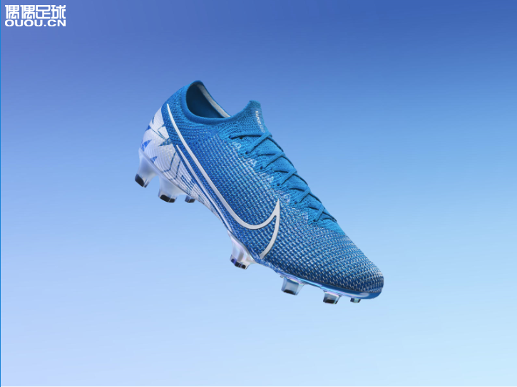 C罗为武磊送上球场新杀器:全新耐克Mercurial 360足球鞋中国限定版