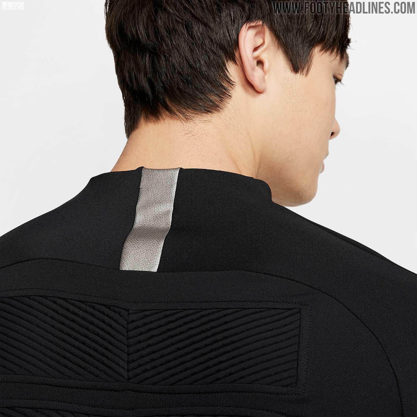 װNike AeroAdapt Strike Top